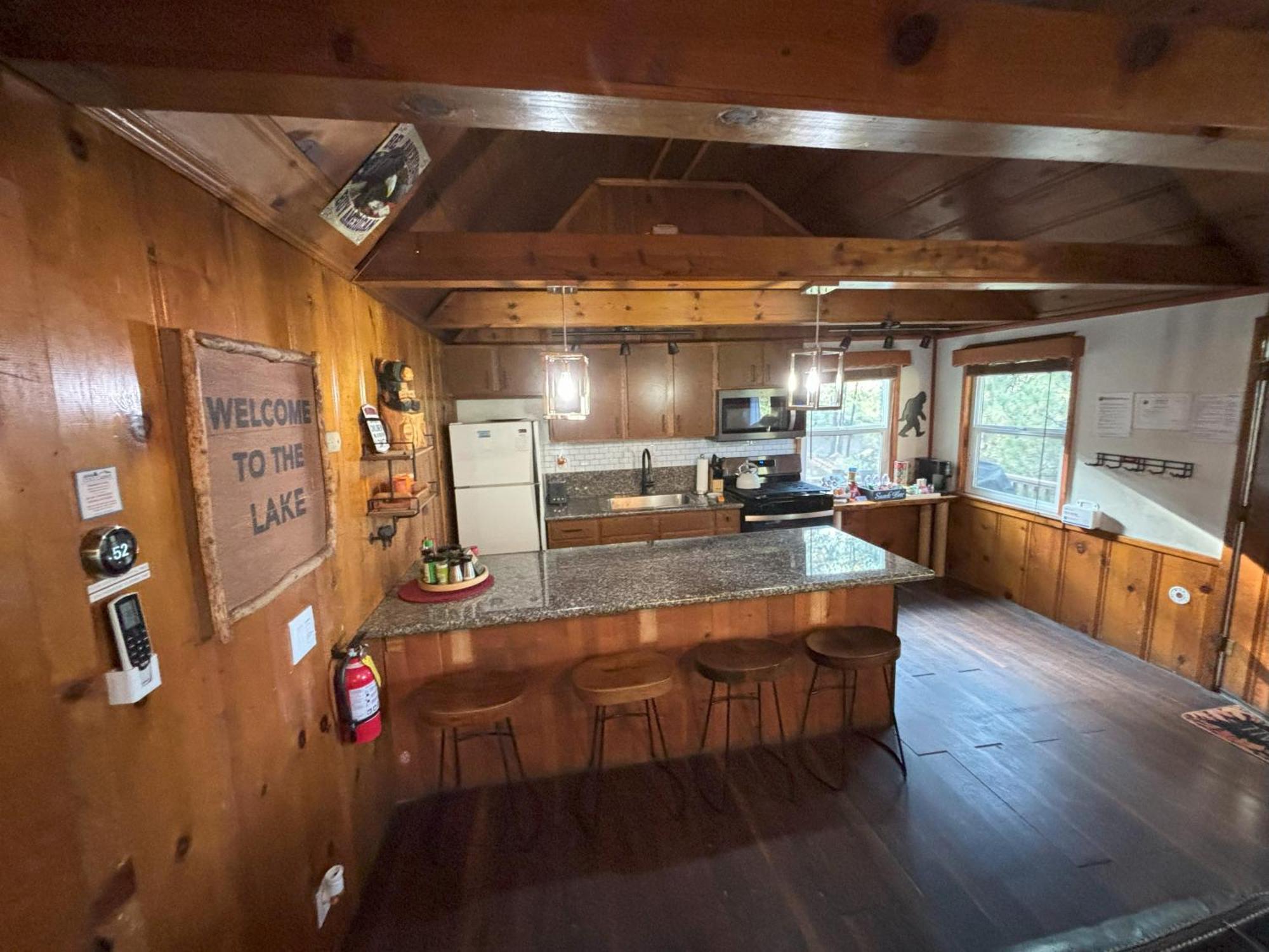 Snow Bunny Lodge - Perfect Big Bear Getaway! Deck With A New Hot Tub And Charcoal Barbecue! Big Bear Lake Eksteriør billede