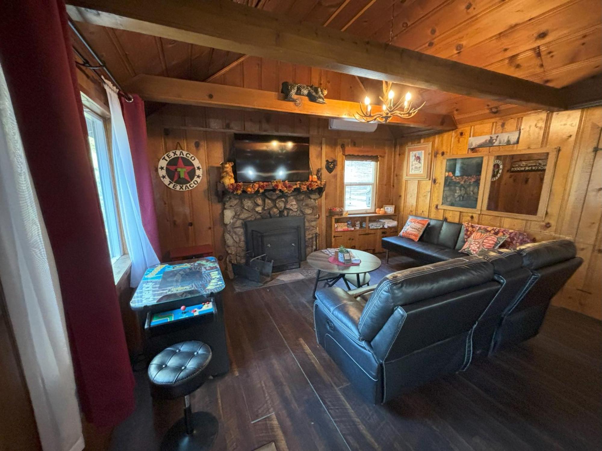 Snow Bunny Lodge - Perfect Big Bear Getaway! Deck With A New Hot Tub And Charcoal Barbecue! Big Bear Lake Eksteriør billede