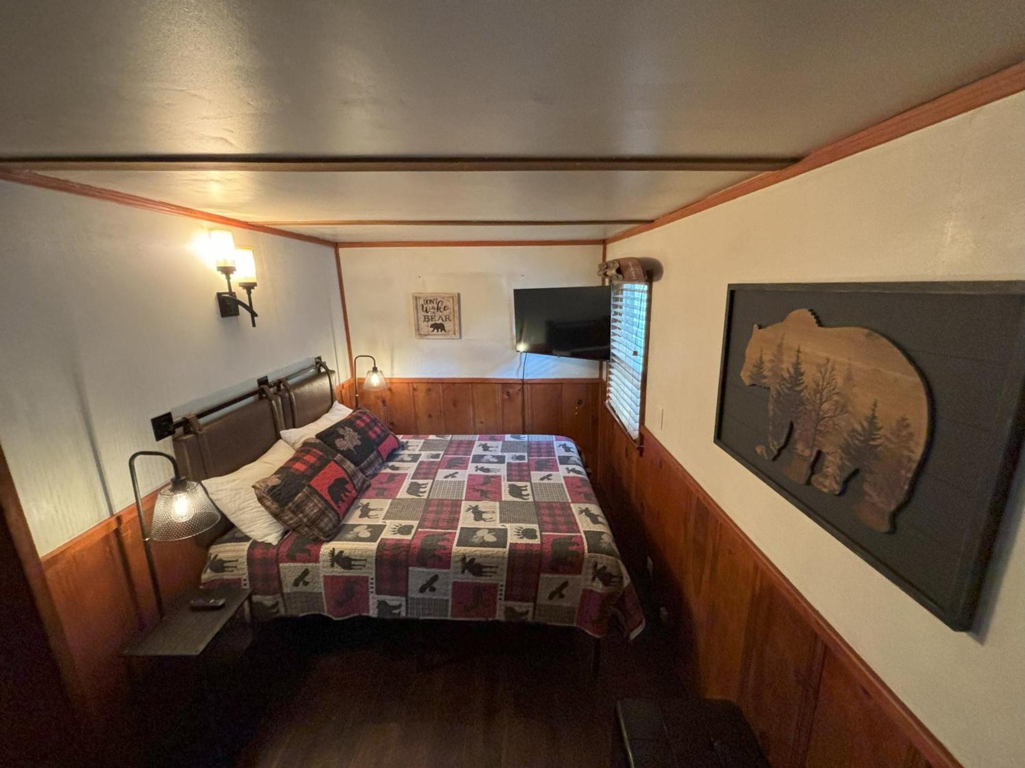 Snow Bunny Lodge - Perfect Big Bear Getaway! Deck With A New Hot Tub And Charcoal Barbecue! Big Bear Lake Eksteriør billede